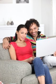 Metis couple using laptop at home