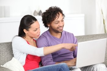 Metis couple using laptop at home
