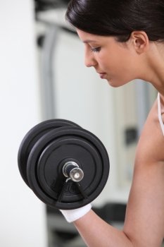 Woman lifting a dumbbell