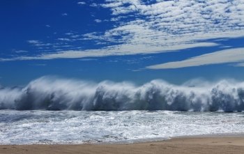 Powerful oceanic wave