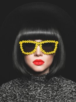 Fashion studio photo of stylish lady in hat and sunglasses