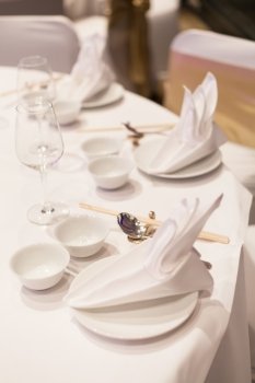 Dining table, glasses, plates and napkins. Decorate the place.