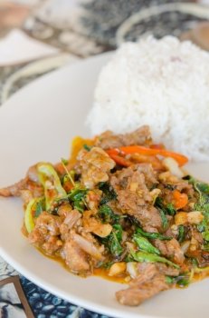 stir fried beef , curry sauce  and vegetable served with steamed rice