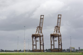 Massive crane in harbour 