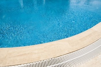 Curved side of a clean and nice swimming pool