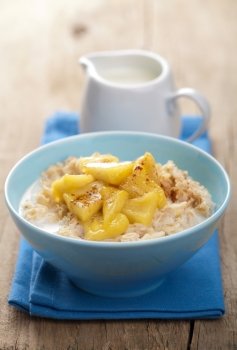 cereal with caramelized apple 