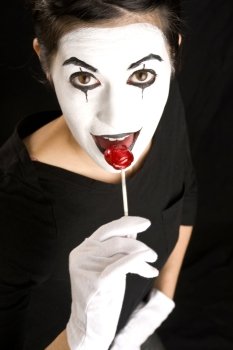 Sweetoothed Mime in Whiteface Tastes Sucker